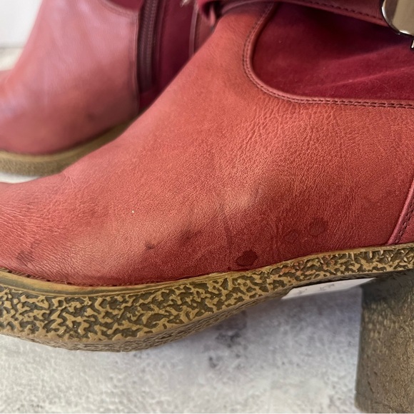 Luvshoe's Canada Red Block Heel Winter Ankle Booties - Picture 16 of 16